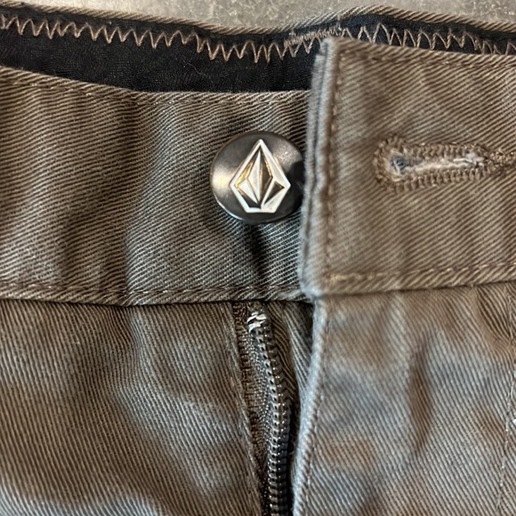 Volcom Men’s Shorts - Picture 3 of 7
